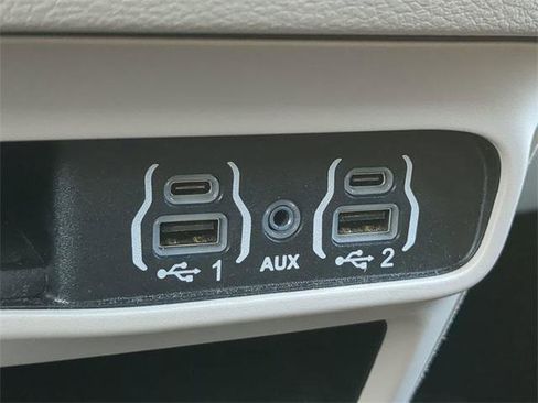 Certified 2024 Chrysler Pacifica Touring-L image 27