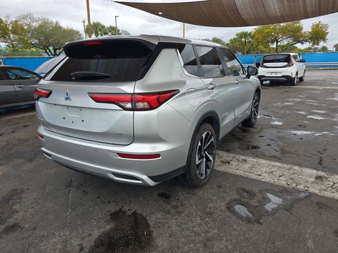 Used 2024 Mitsubishi Outlander SE Black Edition image 6