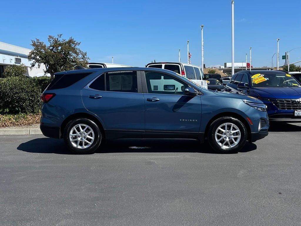 Used 2024 Chevrolet Equinox LT FWD image 3
