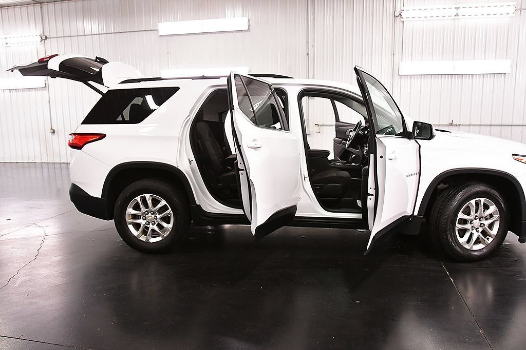 Used 2021 Chevrolet Traverse LT AWD/4WD image 32