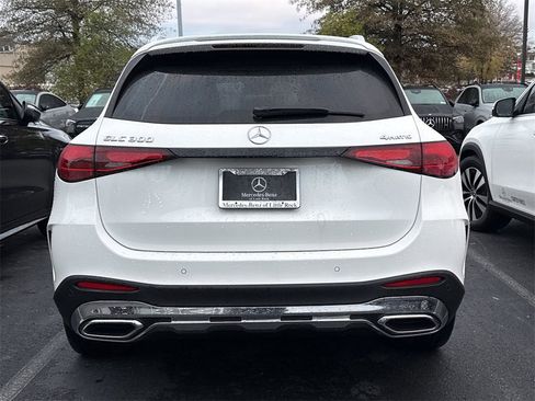 Used 2025 Mercedes-Benz GLC 300 4MATIC image 5
