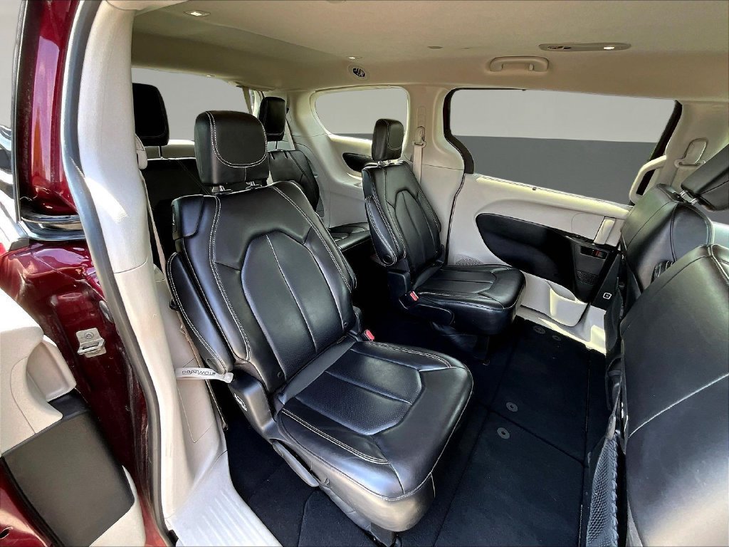 Used 2023 Chrysler Pacifica Touring-L FWD image 25