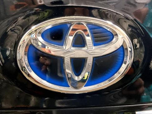 Certified 2020 Toyota Camry XLE w/ Driver Assist Package image 30