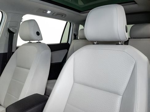 Used 2020 Volkswagen Tiguan SE w/ Panoramic Sunroof Package AWD/4WD image 12