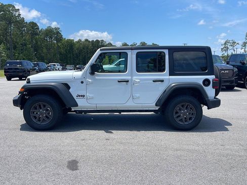Used 2025 Jeep Wrangler Unlimited Sport AWD/4WD image 4