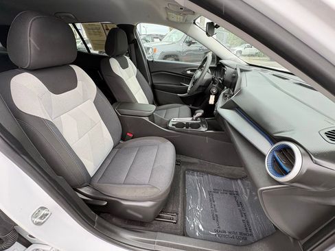 Used 2025 Chevrolet Trax LS FWD image 20