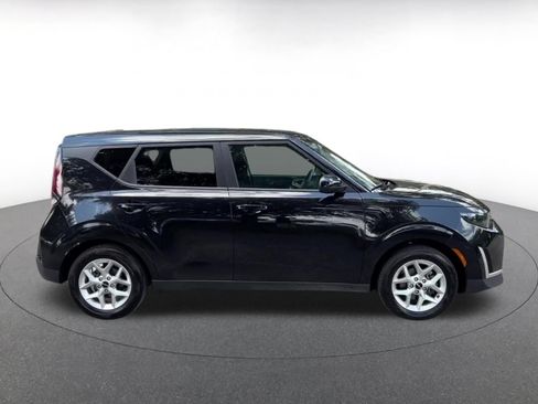 Used 2025 Kia Soul LX w/ LX Technology Package FWD image 16