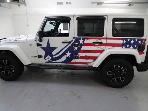 Used 2018 Jeep Wrangler Unlimited Sahara AWD/4WD image 16