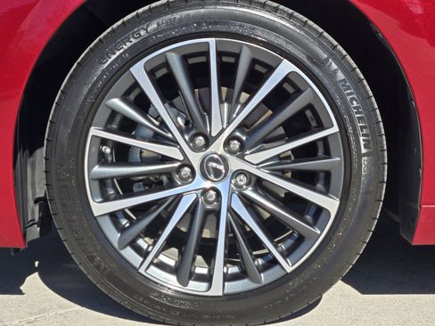 Certified 2025 Lexus ES 350 w/ Premium Package image 19