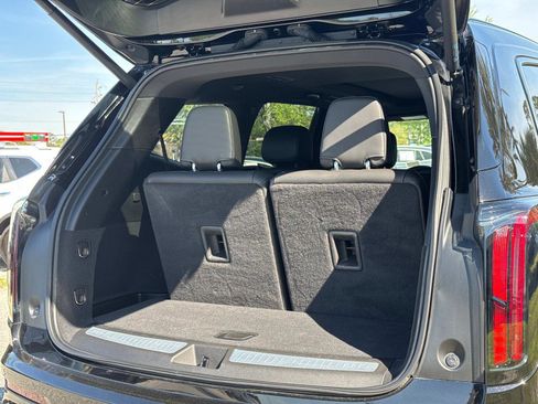 Used 2025 Cadillac XT6 Sport image 28