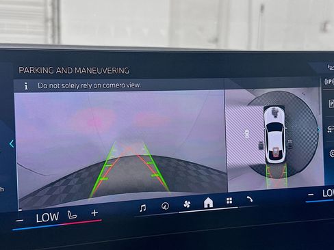 Used 2024 BMW i4 eDrive40 image 23