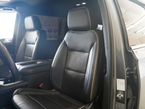 Used 2021 Chevrolet Suburban Premier RWD image 24