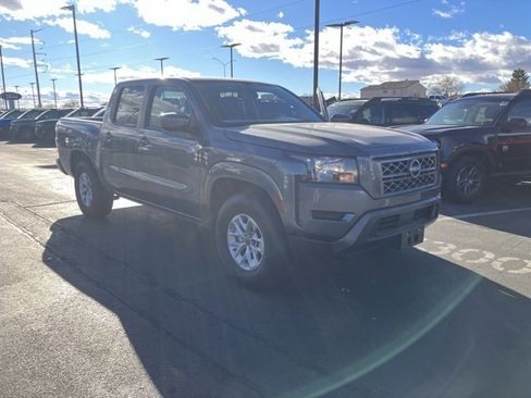 Used 2024 Nissan Frontier SV image 1