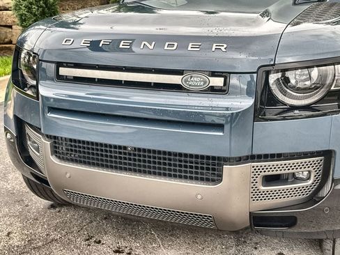 Used 2025 Land Rover Defender 110 X-Dynamic SE AWD/4WD image 9