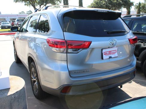 Used 2018 Toyota Highlander LE FWD image 8