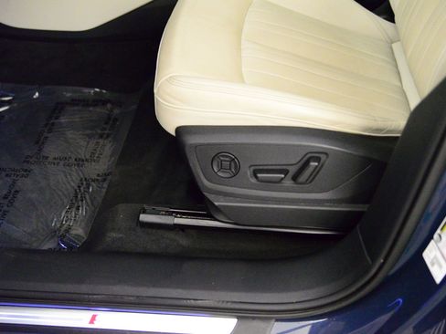 Certified 2022 Audi e-tron Premium Plus w/ Premium Plus Package image 25