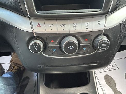 Used 2017 Dodge Journey SE w/ Flexible Seating Group FWD image 24