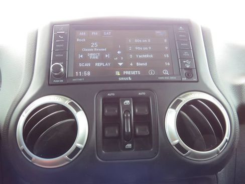 Used 2017 Jeep Wrangler Unlimited Sahara w/ Dual Top Group AWD/4WD image 23