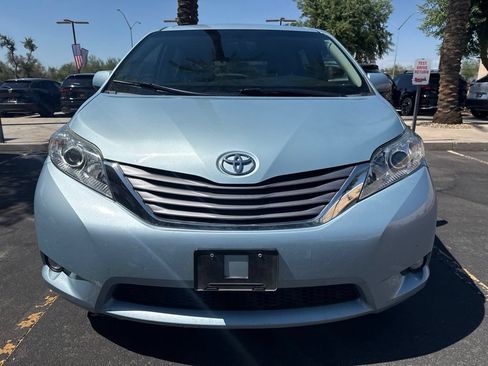 Used 2017 Toyota Sienna XLE w/ XLE Navigation Package AWD/4WD image 2