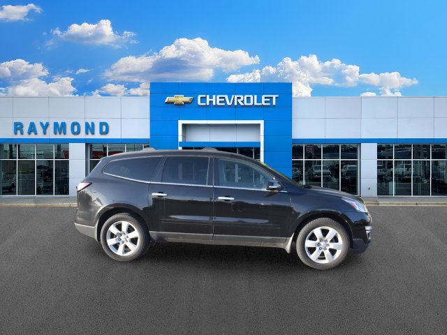 Used 2017 Chevrolet Traverse LT w/ Style and Technology Package FWD image 2