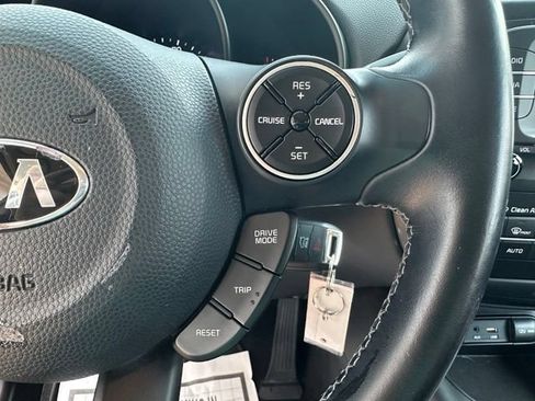 Used 2017 Kia Soul + w/ Designer's Package FWD image 19