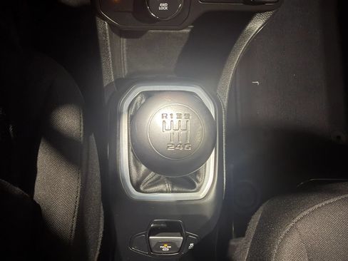 Used 2018 Jeep Renegade Sport w/ Power & Air Group AWD/4WD image 19