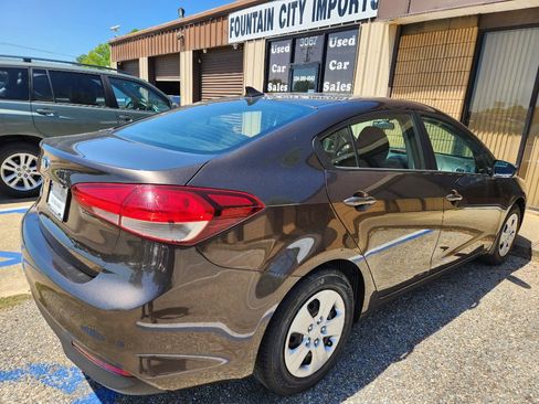 Used 2017 Kia Forte LX image 4