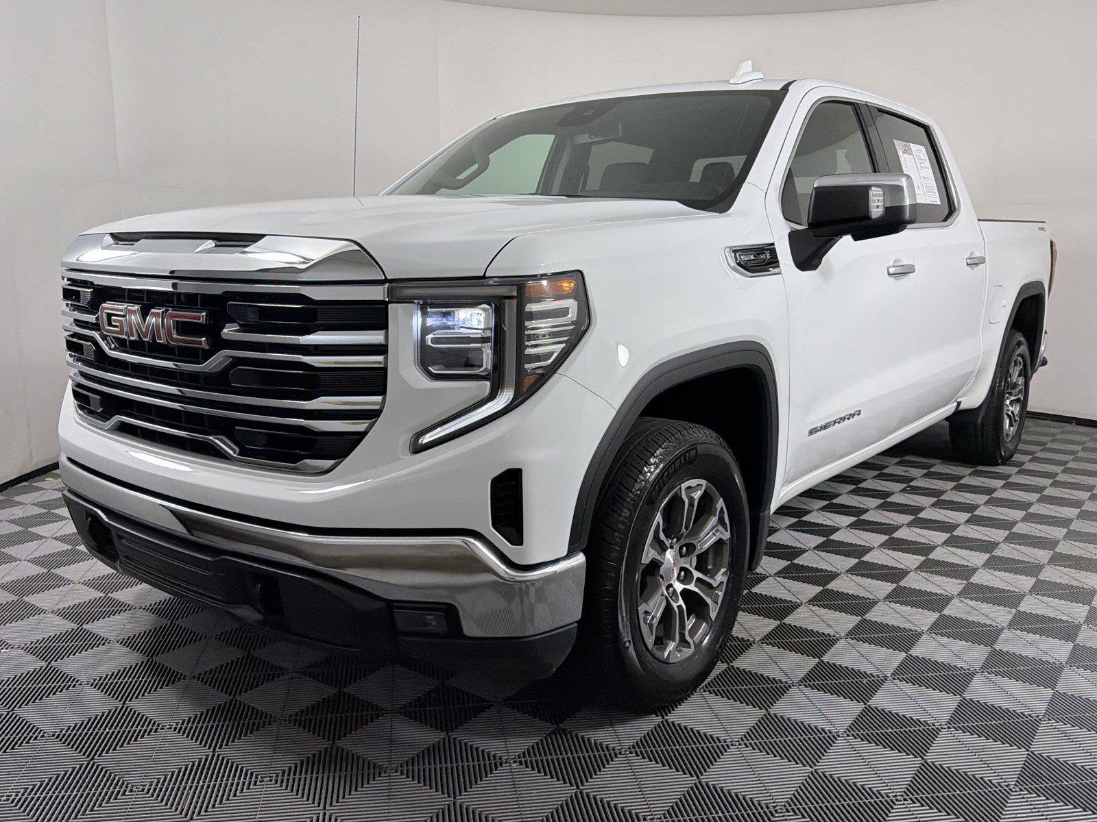 Certified 2026 GMC Sierra 1500 SLT AWD/4WD image 3