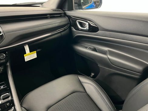New 2026 Jeep Compass Latitude AWD/4WD image 10