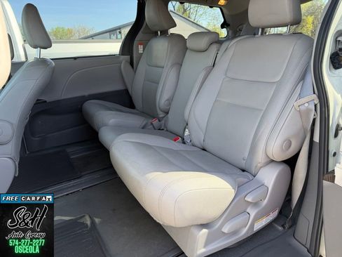 Used 2020 Toyota Sienna XLE w/ XLE Navigation Package image 5