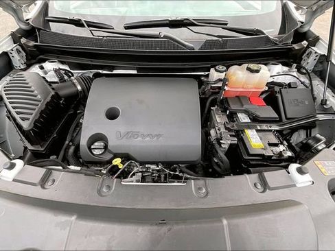 Used 2023 Chevrolet Traverse LT image 21