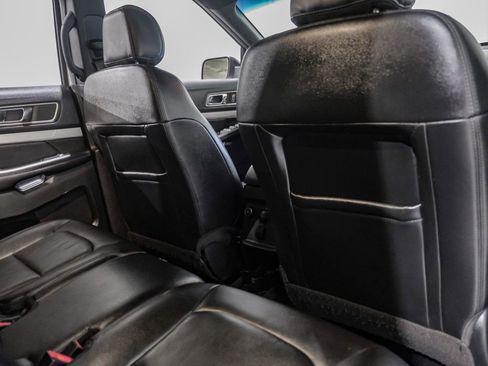 Used 2017 Ford Explorer XLT w/ Equipment Group 202A image 34