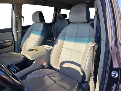 Used 2017 Kia Sedona LX w/ LX Essentials Premium Package FWD image 15