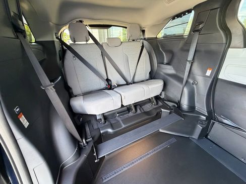 Used 2026 Toyota Sienna LE FWD image 28