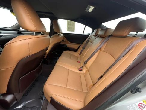 Used 2019 Lexus ES 350 w/ Premium Package FWD image 13