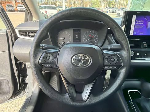 Used 2025 Toyota Corolla LE image 21