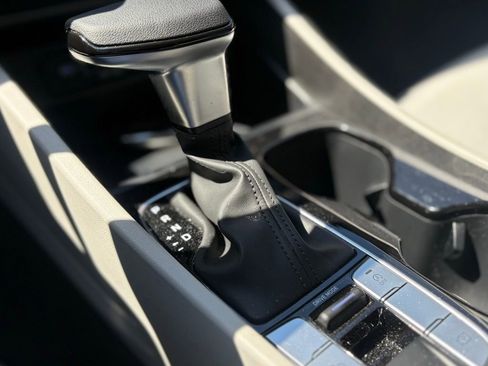 Used 2025 Hyundai Tucson SE image 22