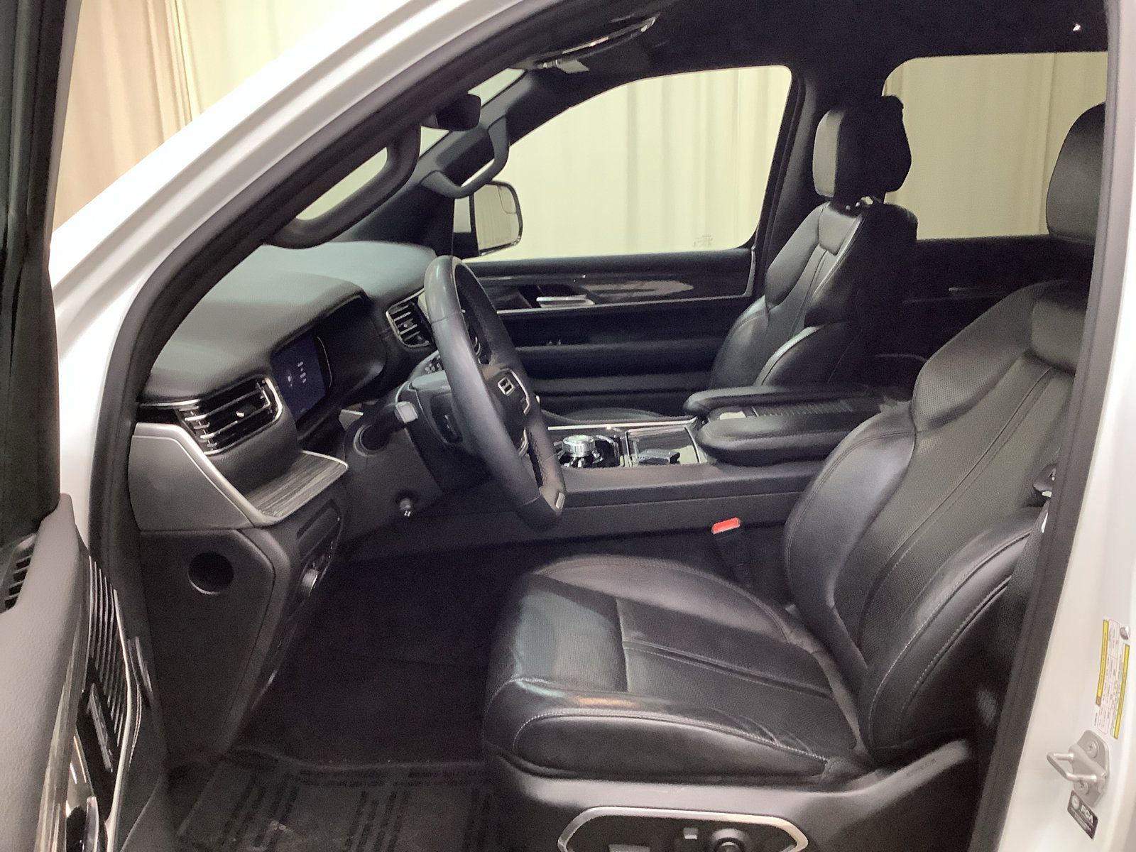 Used 2022 Jeep Wagoneer Series II AWD/4WD image 14