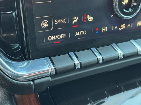 Used 2025 GMC Yukon XL Denali image 24