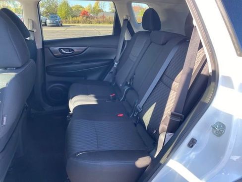 Used 2020 Nissan Rogue SV image 16