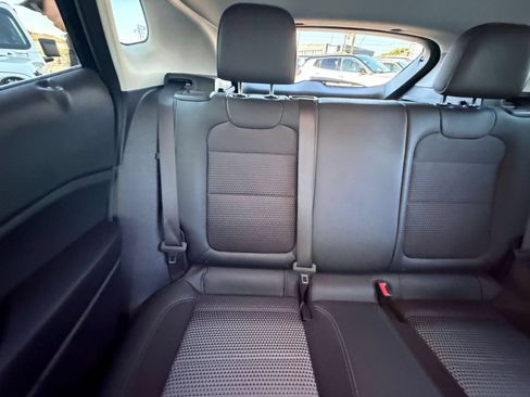 Used 2025 Chevrolet Trax LT FWD image 38