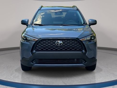 Used 2024 Toyota Corolla Cross LE FWD image 2