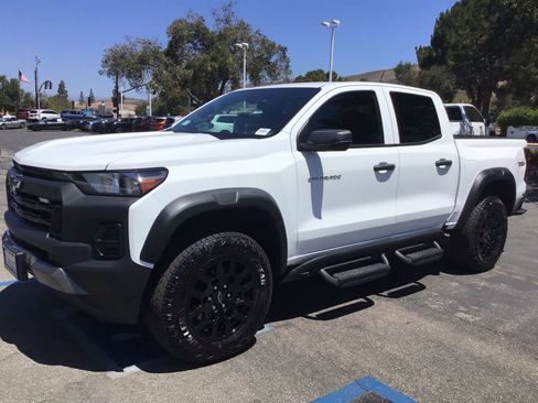 Used 2025 Chevrolet Colorado Trail Boss AWD/4WD image 2