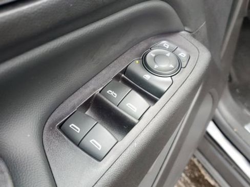 Used 2018 Chevrolet Equinox Premier image 6