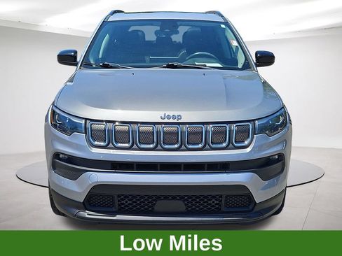 Used 2022 Jeep Compass Latitude w/ Sun and Sound Group AWD/4WD image 2