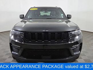 Used 2024 Jeep Grand Cherokee Limited w/ Black Appearance Package AWD/4WD video 2