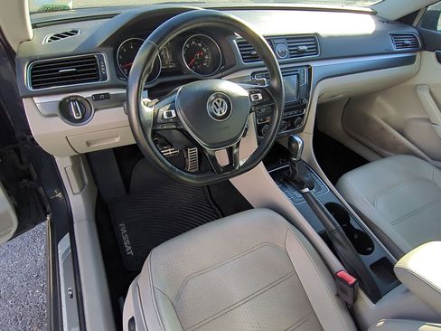 Used 2017 Volkswagen Passat 1.8T R-Line image 16