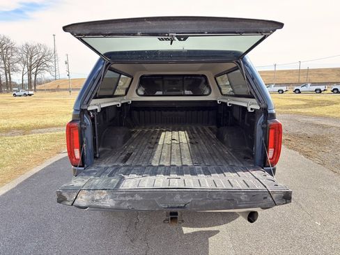 Used 2022 GMC Sierra 2500 SLT w/ SLT Convenience Package image 8