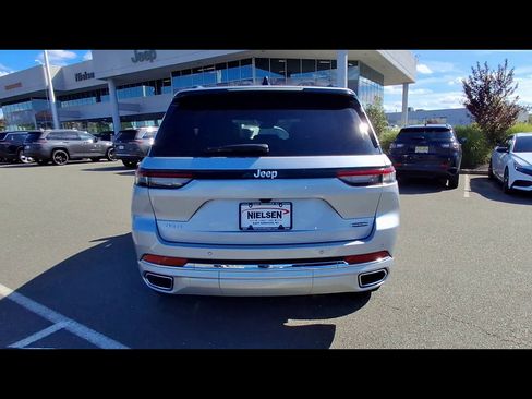 Used 2025 Jeep Grand Cherokee Overland AWD/4WD image 7