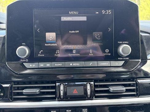 Certified 2025 Nissan Pathfinder SV w/ SV Premium Package FWD image 5